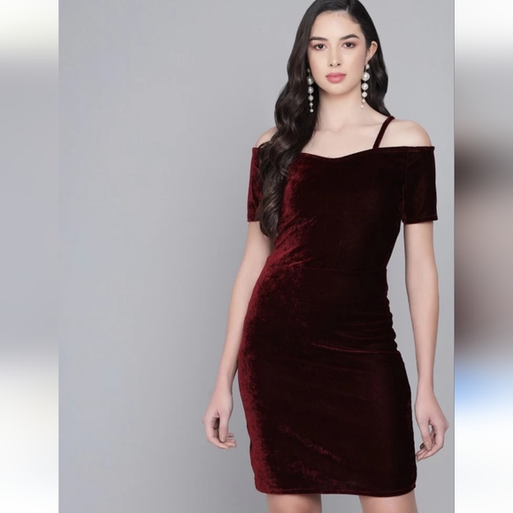 Red Velvet short Sleeve Bardot bodycon Dress - Picture 2 of 3